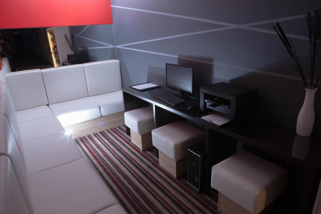 Futuro Hotel Bichkek Extérieur photo