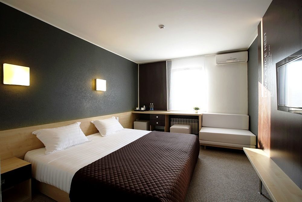 Futuro Hotel Bichkek Extérieur photo