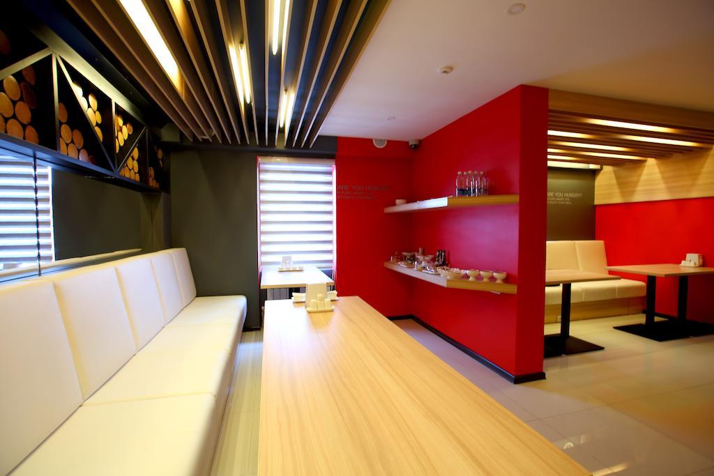 Futuro Hotel Bichkek Extérieur photo