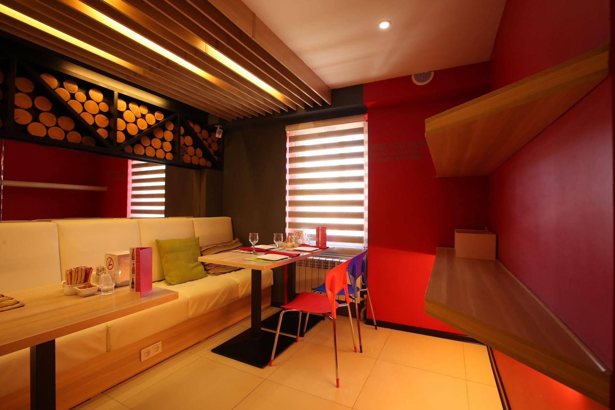 Futuro Hotel Bichkek Extérieur photo