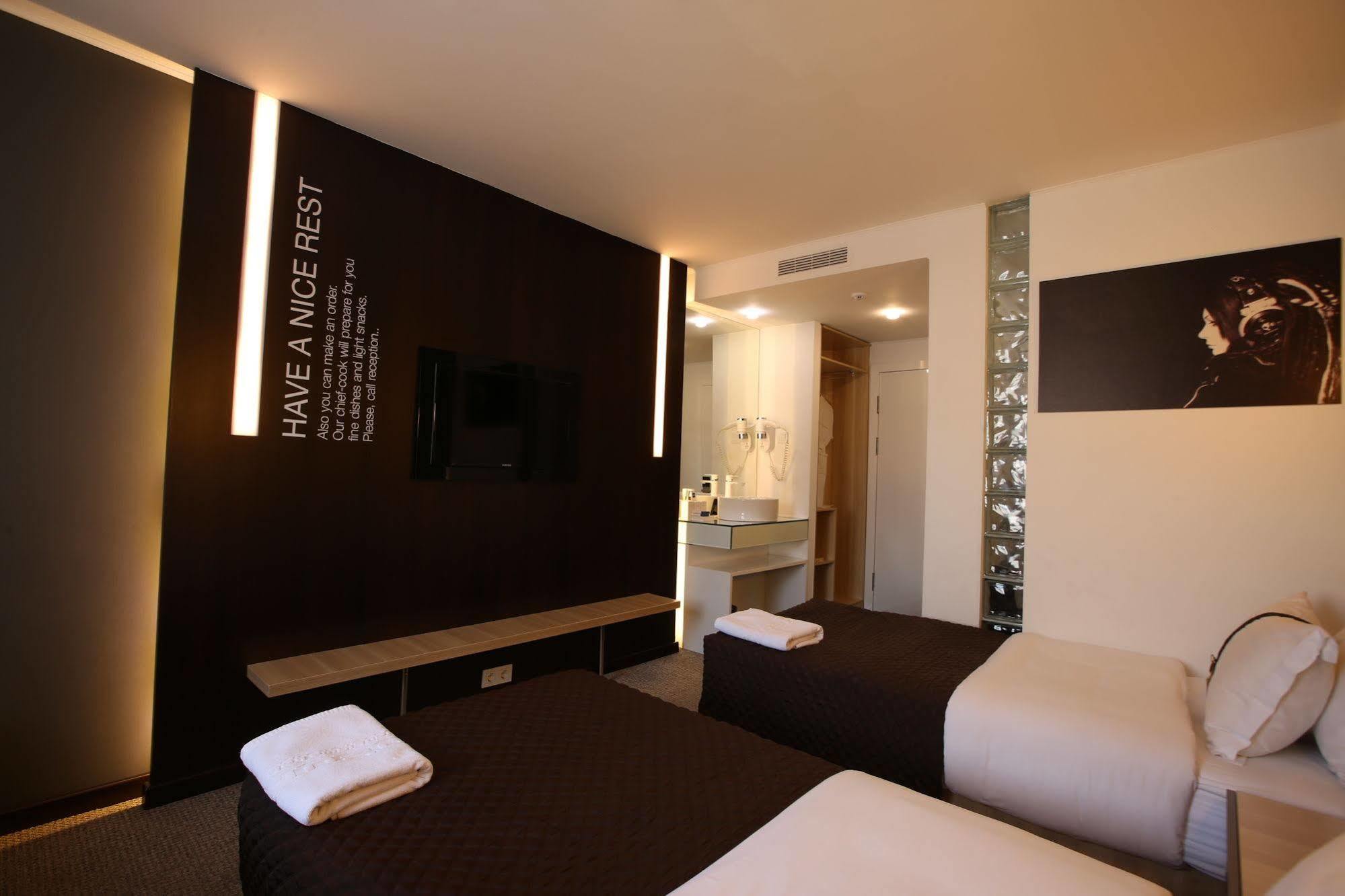 Futuro Hotel Bichkek Extérieur photo