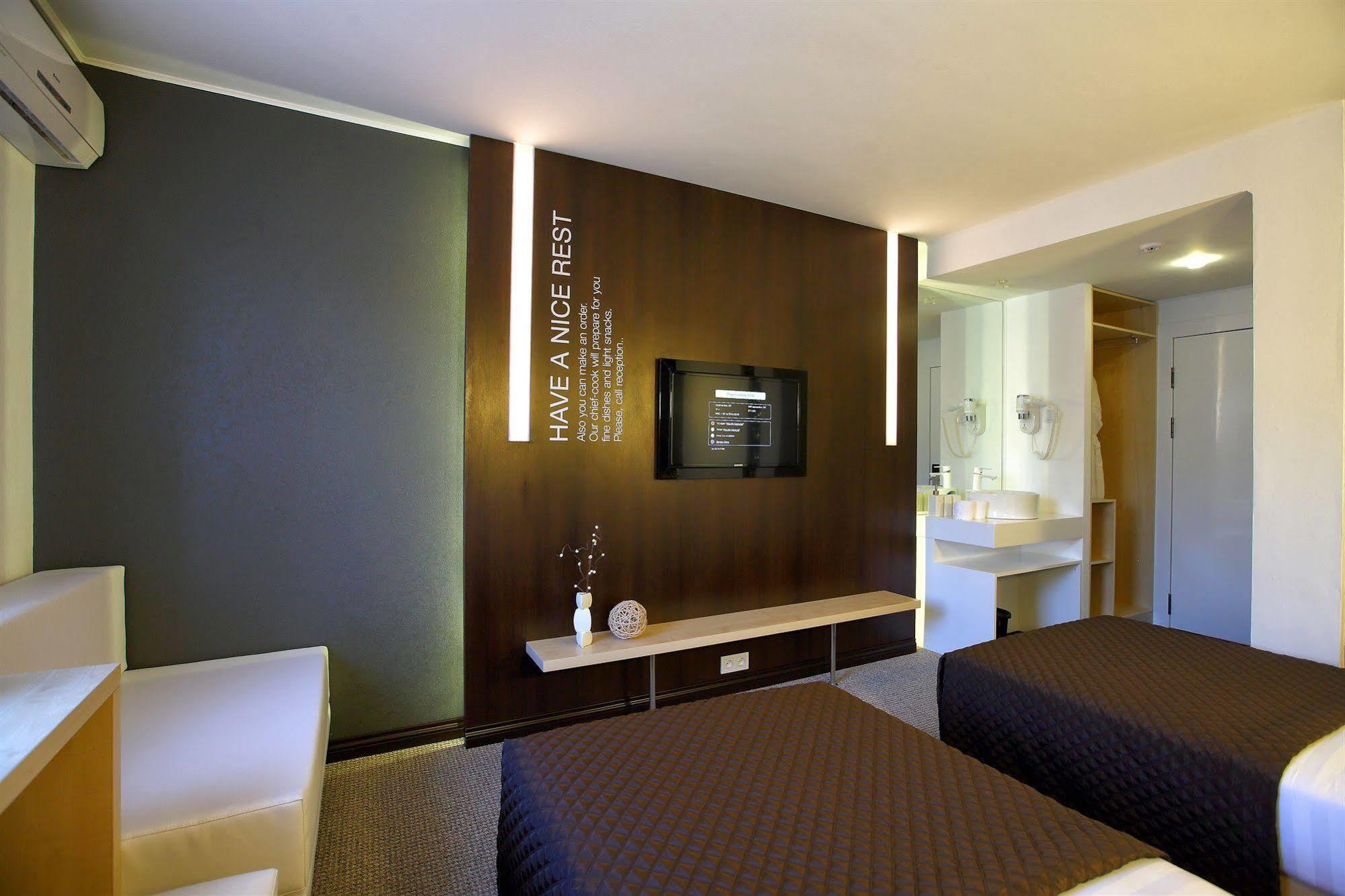Futuro Hotel Bichkek Extérieur photo