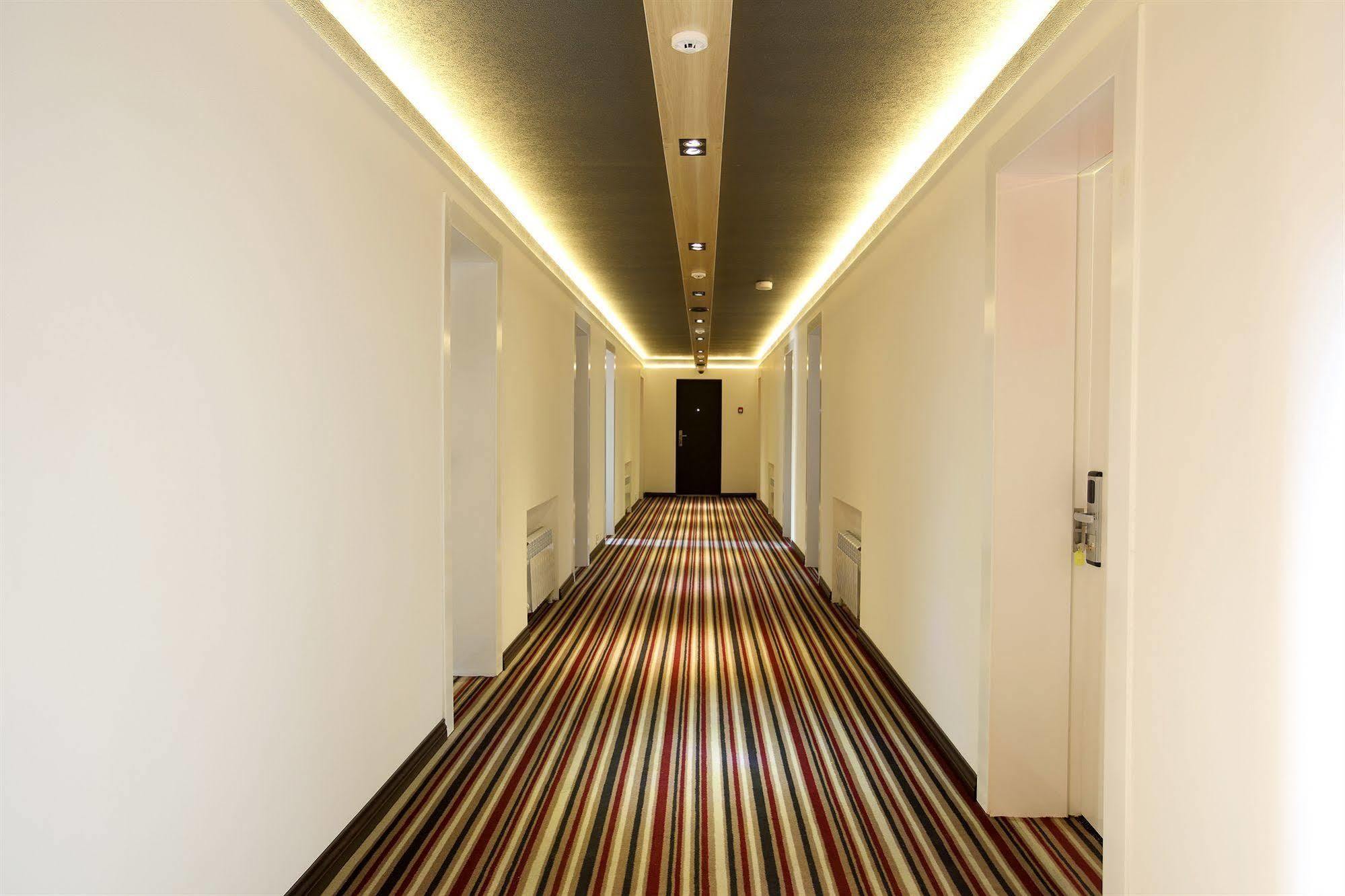Futuro Hotel Bichkek Extérieur photo